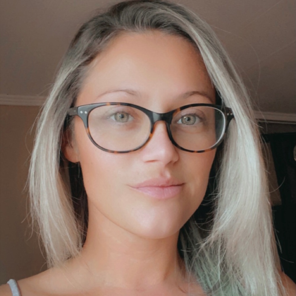 Meet your Posher, Holly